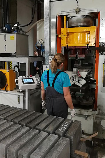 伺服螺旋壓力機 伺服螺旋壓力機